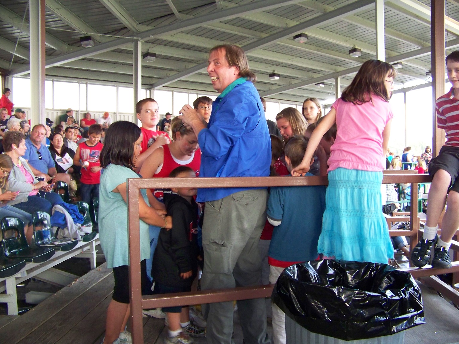 magicguy_mobbed_at_the_ballgame.JPG